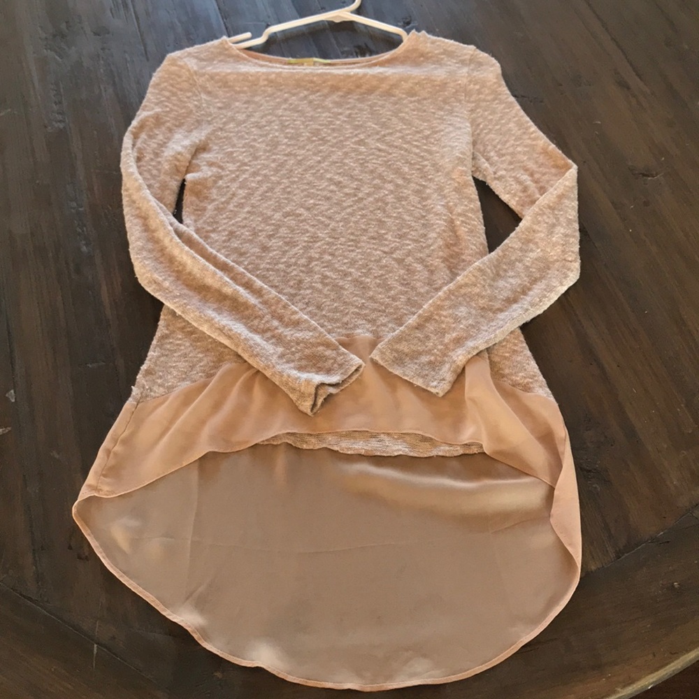 Tan/blush Gianni Bini thin sweater